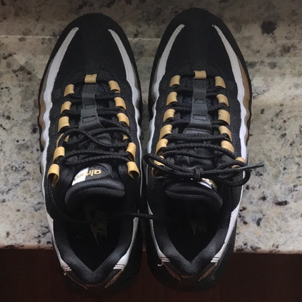Nike Air Max 95 OG black/metallic gold